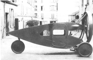 Illustration for article titled Is there anything cooler than a car with a giant propeller?
